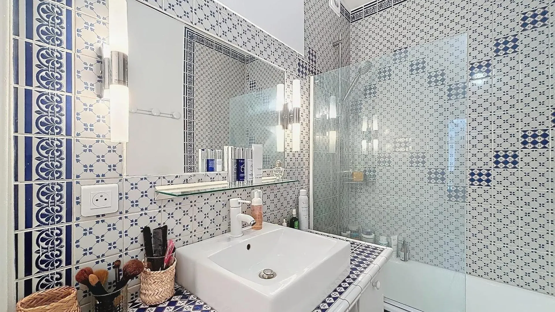 Charming Apartment Near Sacree Coeur Paris France